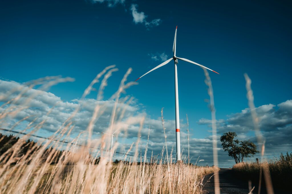 découvrez le fonctionnement, l'importance et les avantages des catalyseurs pour convertir les gaz d'échappement en substances moins nocives dans nos véhicules avec un catalyseur.