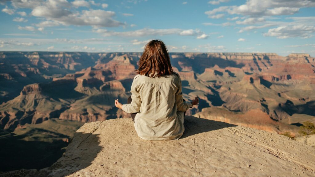 découvrez les bienfaits de la méditation pour la relaxation et la gestion du stress. apprenez des techniques de méditation pour améliorer votre bien-être et votre santé mentale.